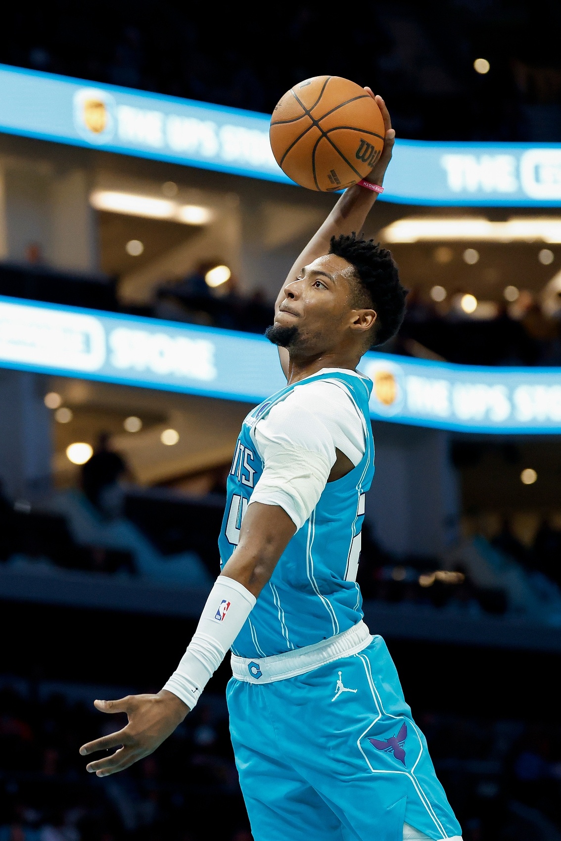 开云体育app-正负值+40最高!布兰登·米勒三节打卡砍最高30分加8板 三分9中6