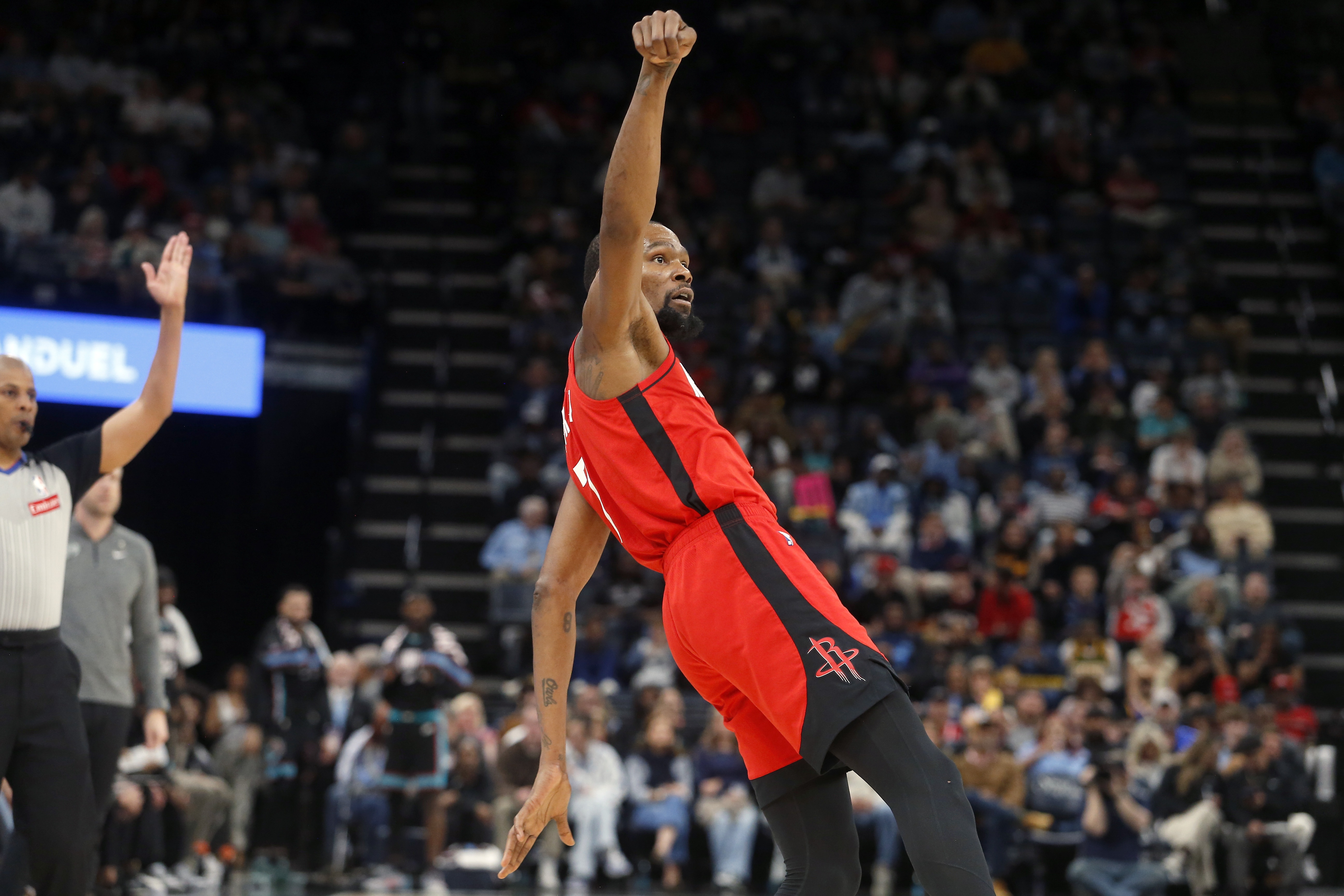 开云体育-杜兰特最近5场场均28.4分5.2板7.4助 投篮命中率52.7% 三分41.7%