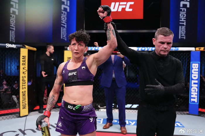 开云体育官网-张伟丽无法夺回金腰带？听听杨迪罗巴怎么说！|邓恩|蝇量级|UFC|塔巴莎·里奇|MMA_新浪体育_新浪新闻